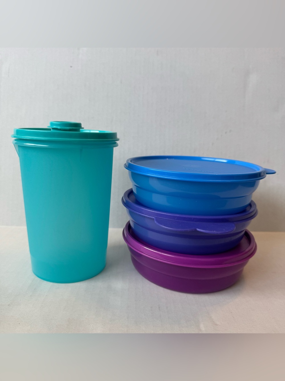 Tupperware 3 Cereal Storage Bowls With Lids + Teal Tumbler Bundle